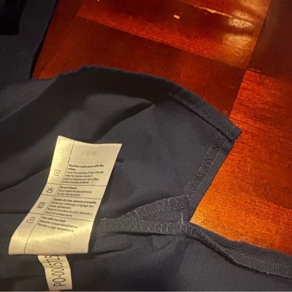 NWT Set of 2  Men's Classic Fit Ripstop Bi-Swing Chest Pocket V-Neck Scrub Tops - Picture 5 of 11